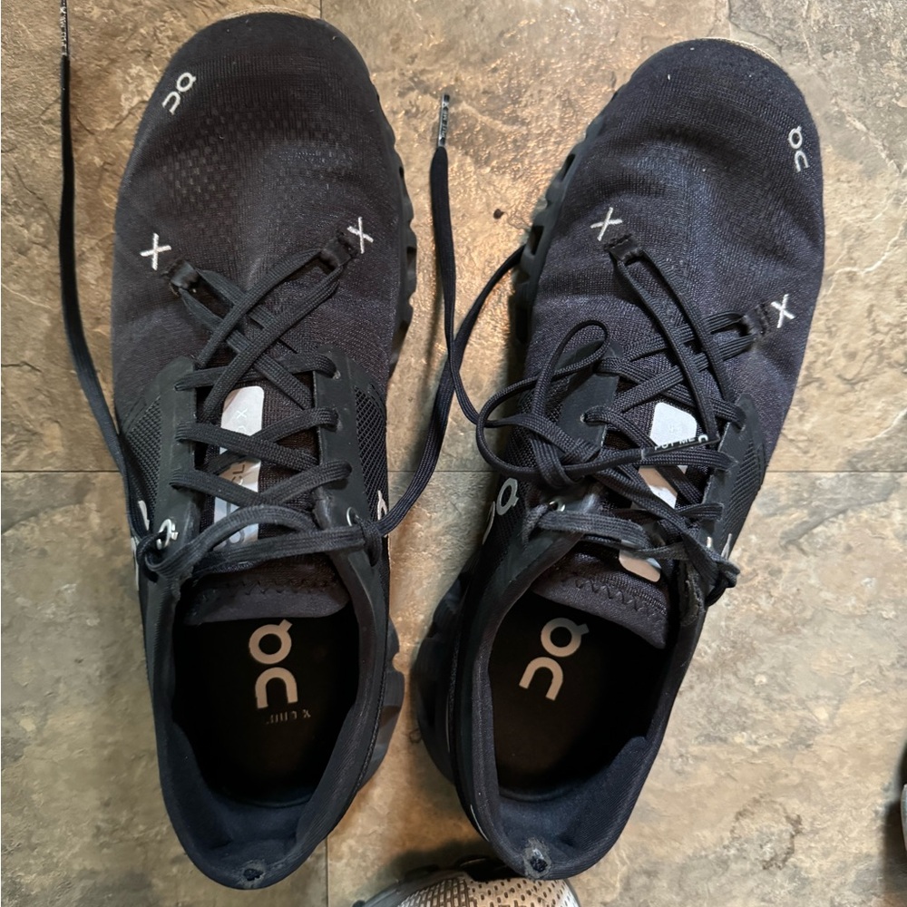 Black on black women’s 9.5 OnClouds